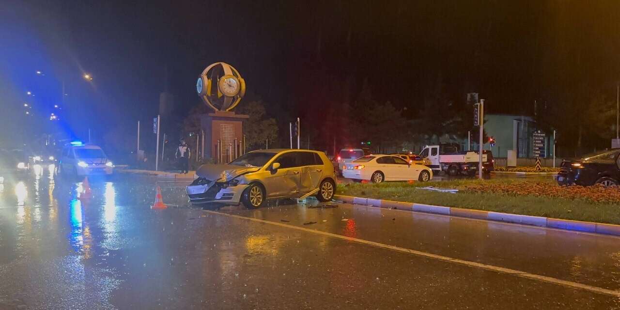 Erzincan’da sağanak yağış sonrası trafik kazası: 3 yaralı