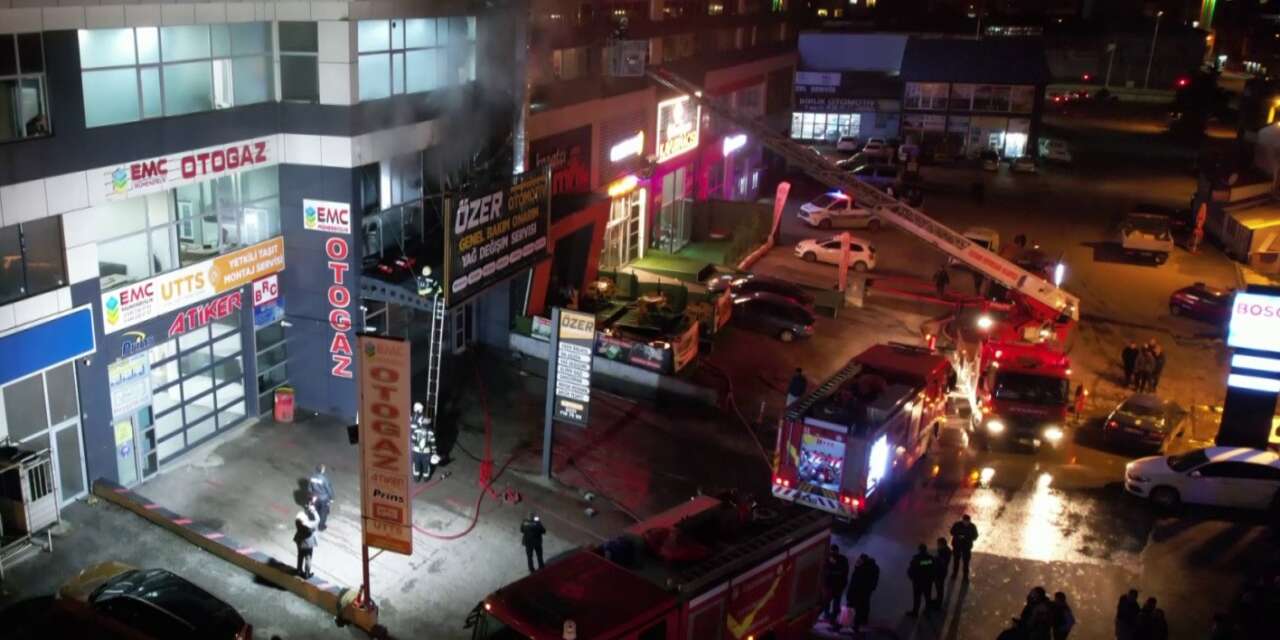 Erzurum’da sanayi sitesinde korkutan yangın: İtfaiye faciayı önledi