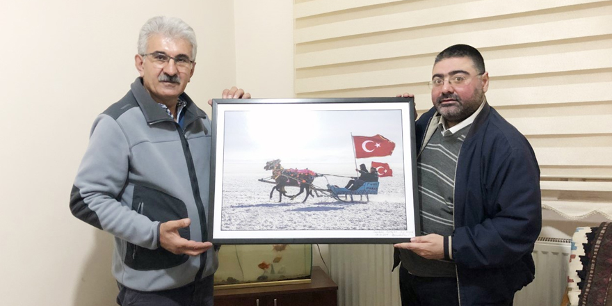 Fotoğraf sanatçısı Beşli’den, KKDGC Başkanı Daşdelen’e ziyaret