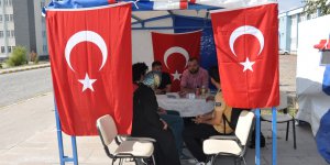 Kars’ta polis üniversite öğrencilerini bilgilendiriyor