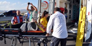 Kars'ta lastiği patlayan minibüs takla attı: 5 yaralı