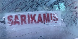 Kars'ta soğuk hava nedeniyle araçların camları buz tuttu 