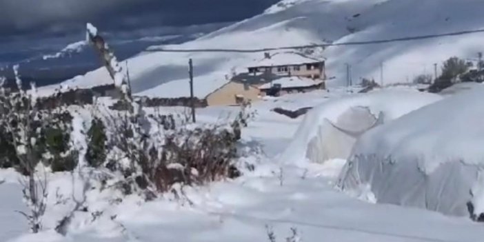 Ağrı’da köyler kar altında