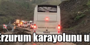 Heyelan Kars-Erzurum karayolunu ulaşıma kapattı 