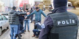 Kars’ta aranan 5 kişi parklarda yakalandı