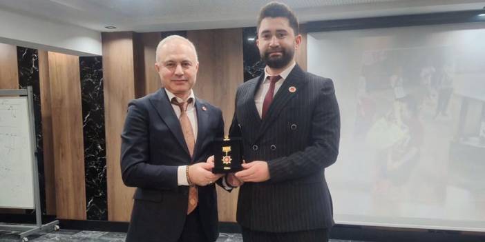 Karslı Akademisyen ve Sanatçı Tolgahan Tiktaş’a Onur Madalyası!