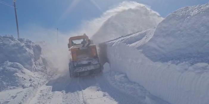 Kars'ta 3 metrelik kar kütleleri rotatiflerle aşılıyor