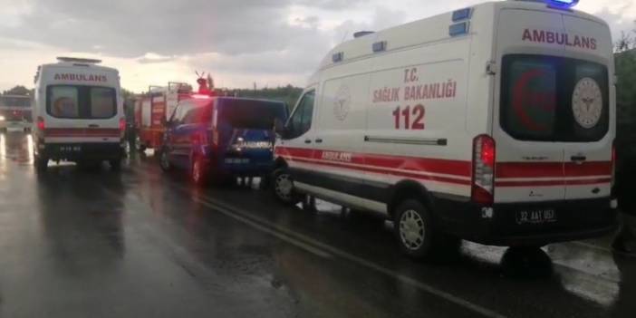 Isparta’da tur minibüsü şarampole yuvarlandı: 4 ölü, 16 yaralı