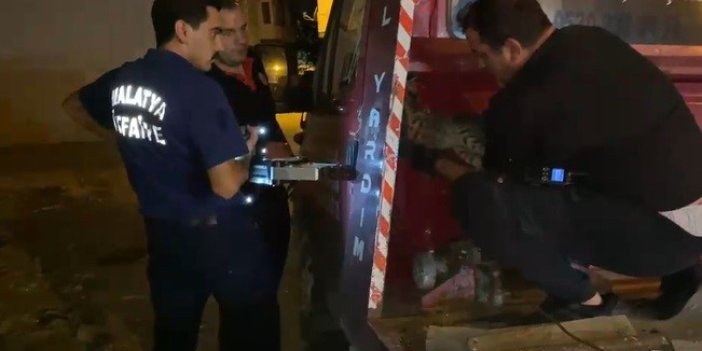 Çekicinin kasasına sıkışan kediyi itfaiye kurtardı