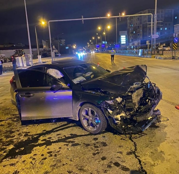 Van’da trafik kazası: 3 yaralı