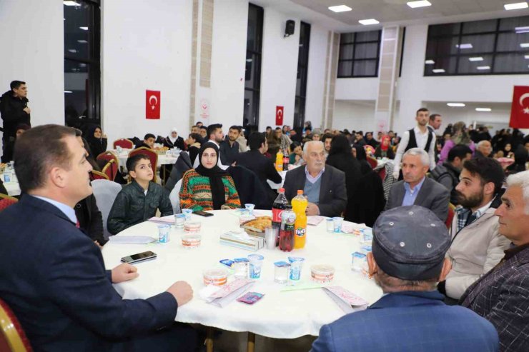 Hakkari’de şehit aileleri ve gaziler için iftar yemeği verildi