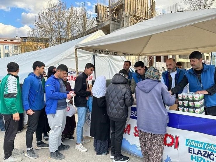 Elazığ Belediyesi depremzedelerin yanında olmaya devam ediyor