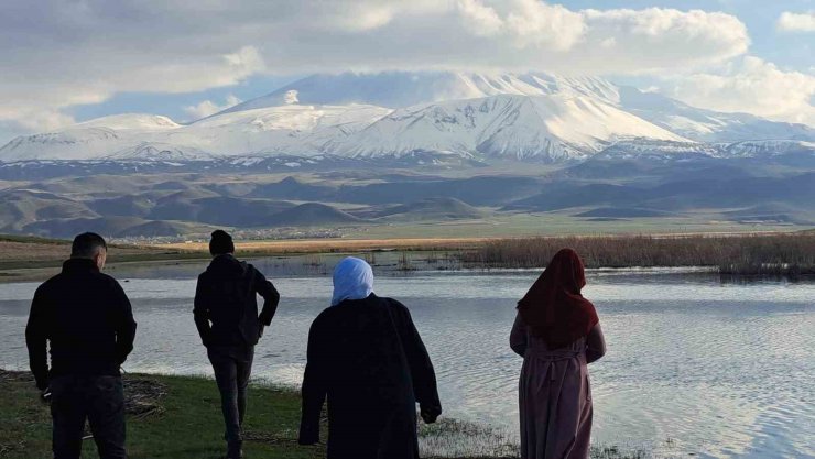 Nisan ayında Süphan Dağı beyaza büründü