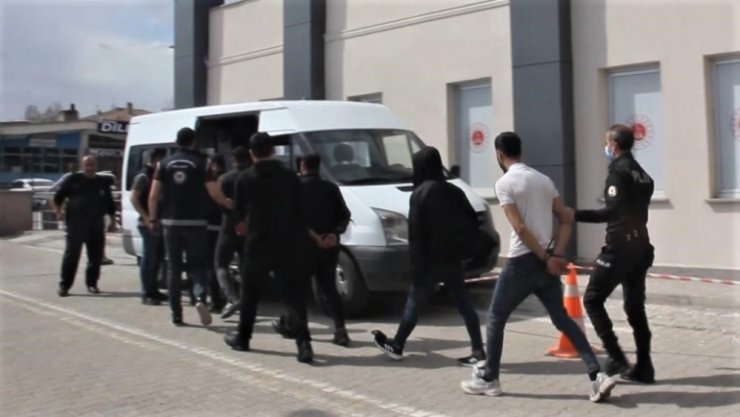 Erzincan’da çeşitli suçlardan aranan 35 kişi yakalandı, 8 kişi gözaltına alındı