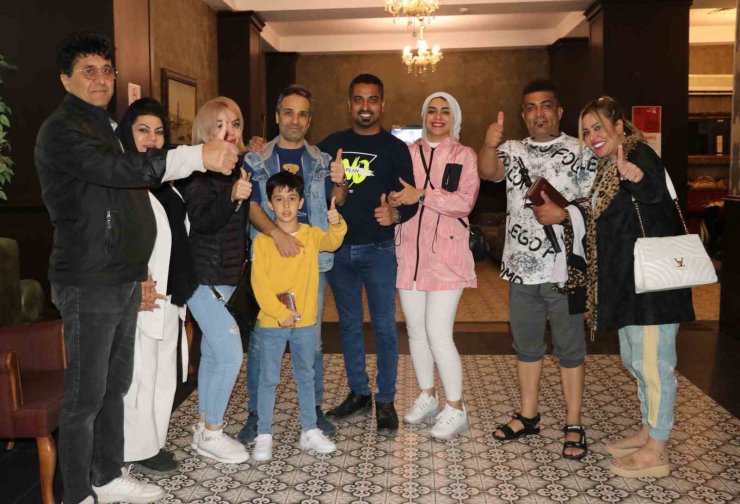 İranlı turistleri ağırlayan Van’da esnaf çifte bayram yaşadı