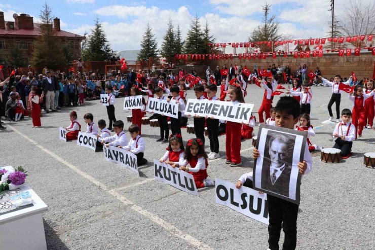 Ahlat’ta 23 Nisan Ulusal Egemenlik ve Çocuk Bayramı etkinlikleri