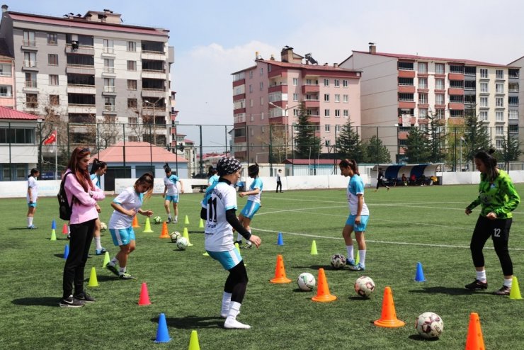 Bitlis Kadın Futbol Takımı’nın hedefi Süper Lig