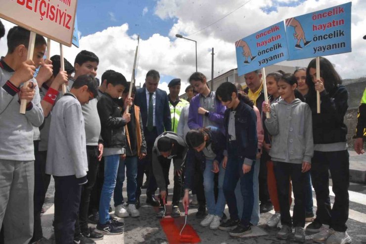 Bitlis’te Karayolu Güvenliği ve Trafik Haftası kutlandı