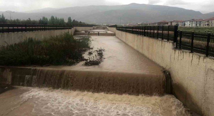 Erzincan’da sağanak etkili oldu