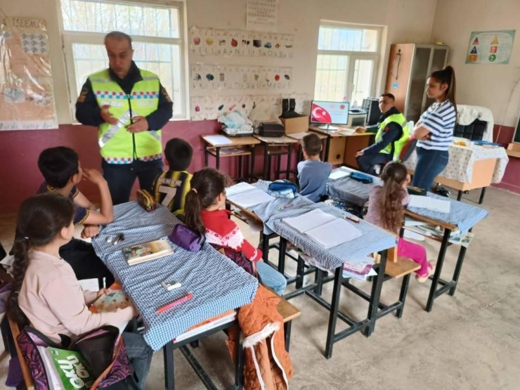 Bingöl’de öğrencilere trafik eğitimi verildi