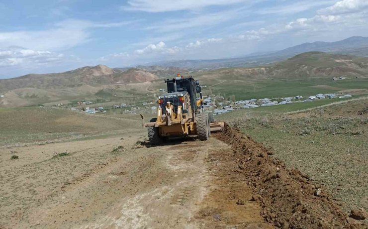 Van Büyükşehir Belediyesinden yol çalışması