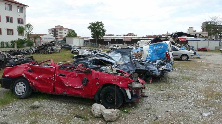 Malatya’da depremde 200 milyon TL değerindeki 245 araç hurdaya döndü