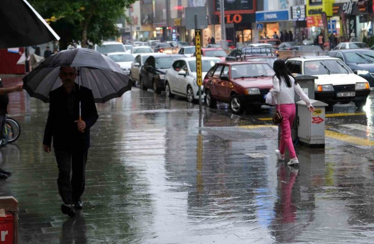 Erzincan’da sağanak yağış