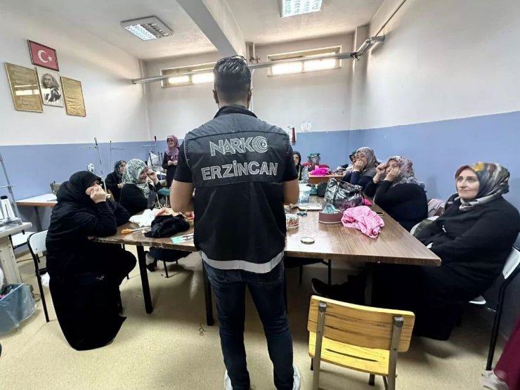 Narkotik polislerinden annelere uyuşturucuyla mücadele eğitimi