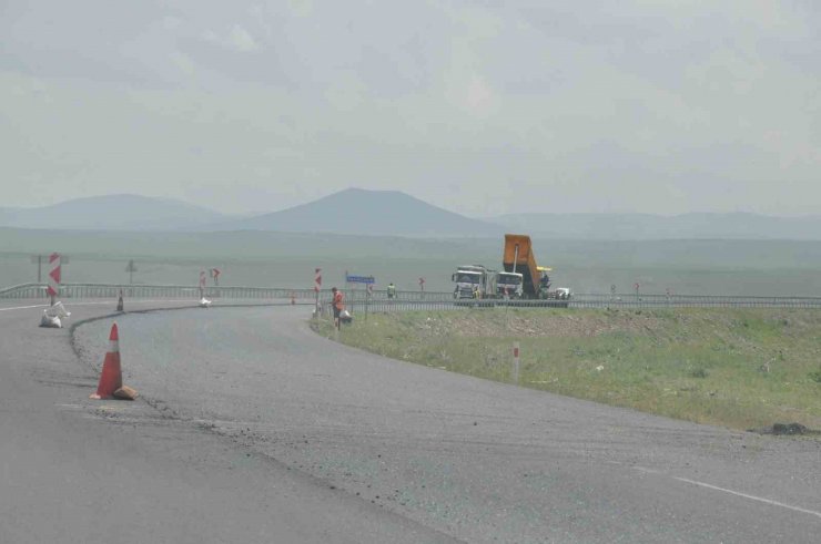 Kars-Arpaçay arasında yol çalışmaları devam ediyor