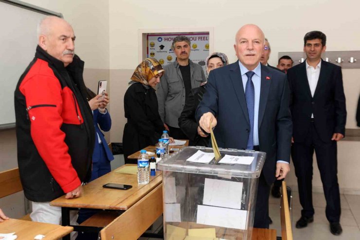 Başkan Sekmen oyunu kullandı