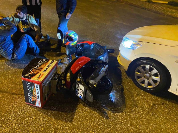 Elazığ’da motosikletli kurye ile otomobil çarpıştı: 1 yaralı