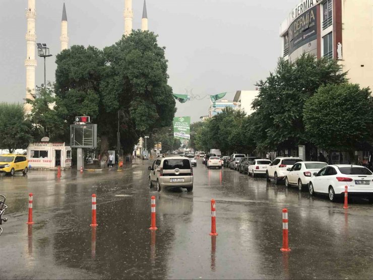 Iğdır’da sağanak yağış etkili oluyor