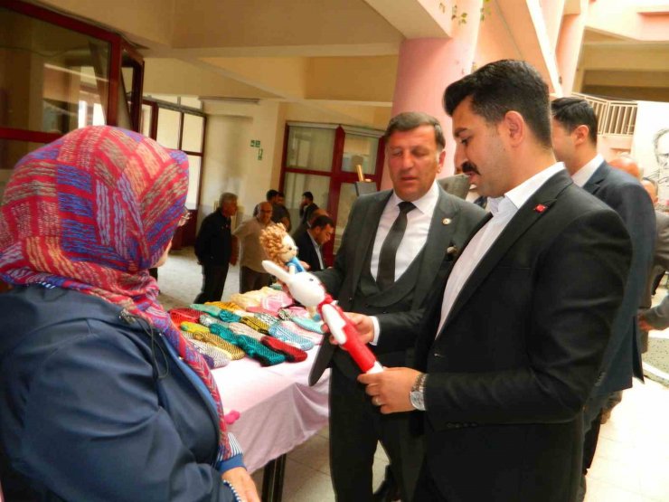 Posof Halk Eğitim Merkezi sergisine yoğun ilgi