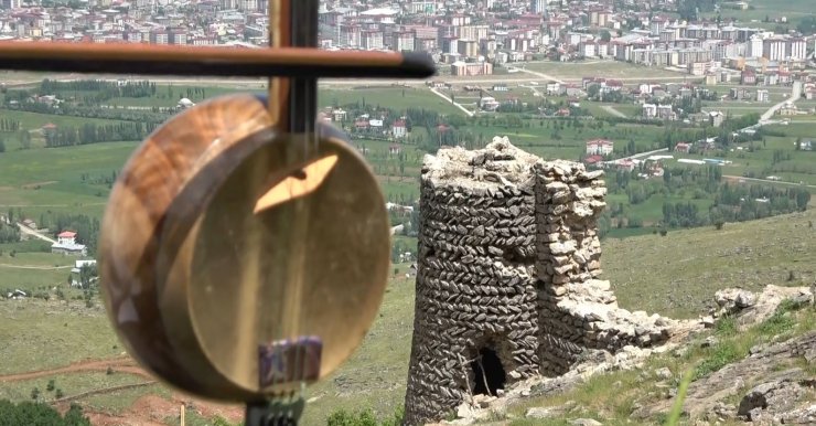 Muş’ta lise öğrencileri türkülerle şehrin tarihini tanıtıyor