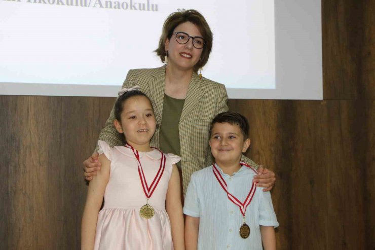 Elazığ’da Zeka ve Yetenek Okulu öğrencileri başarılarıyla ödüllendirildi