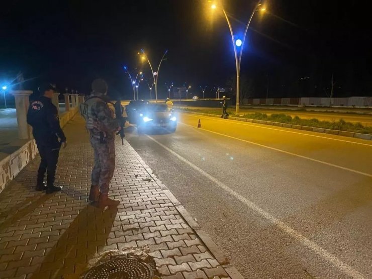 Erzincan’da çeşitli suçlardan aranan 18 şüpheli yakalandı