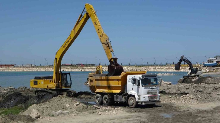 Van Gölü’nden 2 milyon 700 bin metreküp çamur çıkartılacak