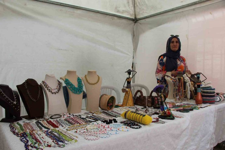 Bingöl’de kursiyerlerin el emekleri görücüye çıktı