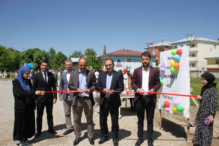 Malazgirt’te depremzedeler yararına yardım kampanyası