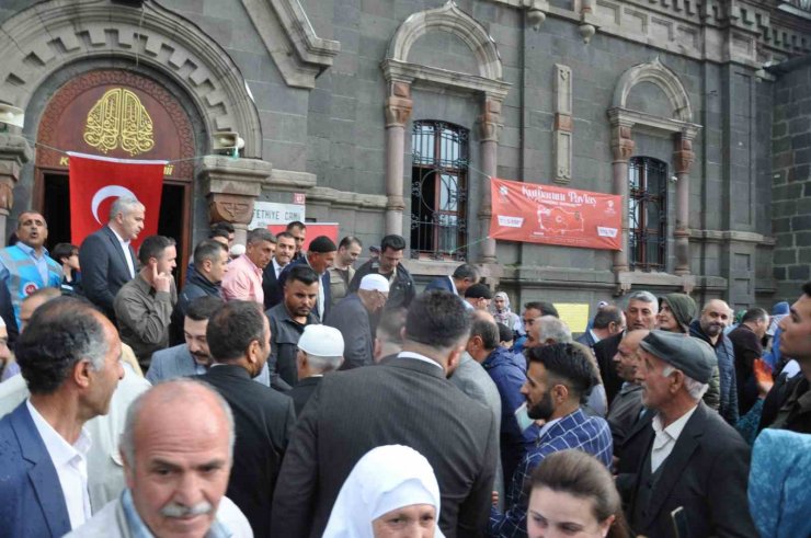 Kars’ta hacı adayları uğurlandı