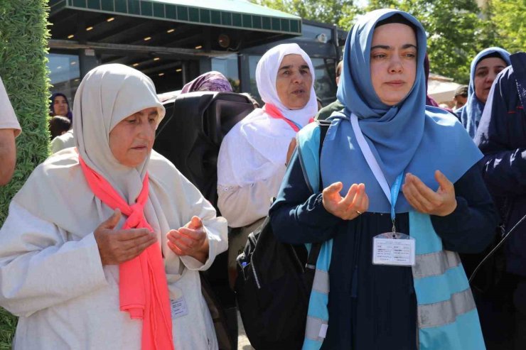 Deprem bölgesi Malatya’dan ilk hac kafilesi dualarla uğurlandı