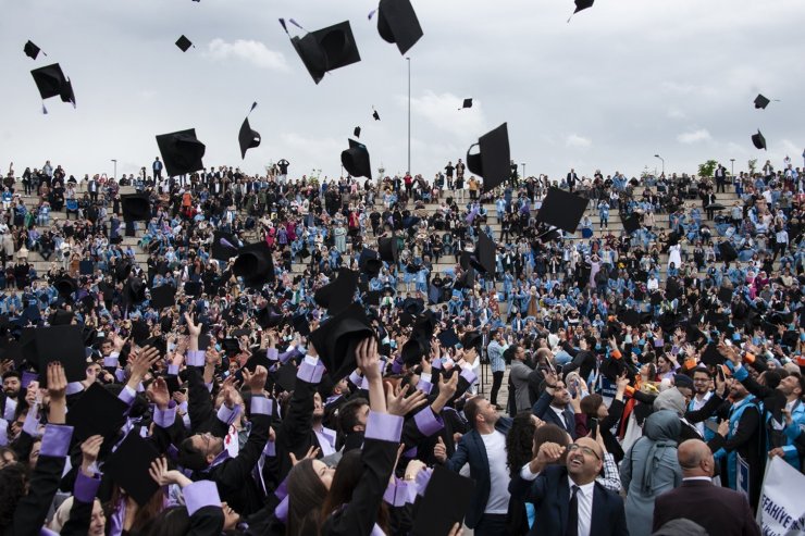 EBYÜ’de mezuniyet coşkusu