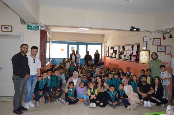 Posof’ta gönüllü gençler takdir topladı