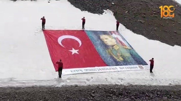 Erzurum Jandarması’ndan duygu dolu klip