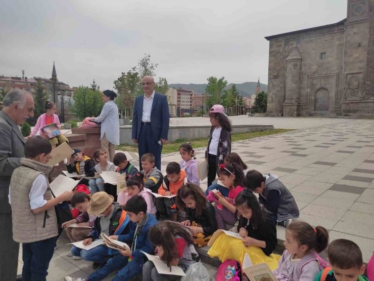 Saltuklu Hoca, miniklere Saltuklu eserlerini tanıttı