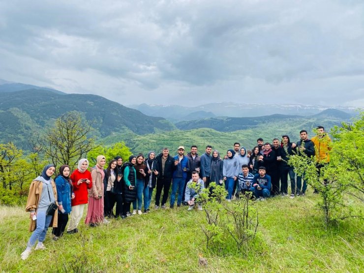 Depremzedelerin anısına ağaç diktiler