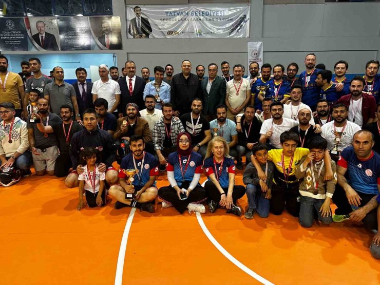 Tatvan’da voleybol ve futbol turnuvaları tamamlandı