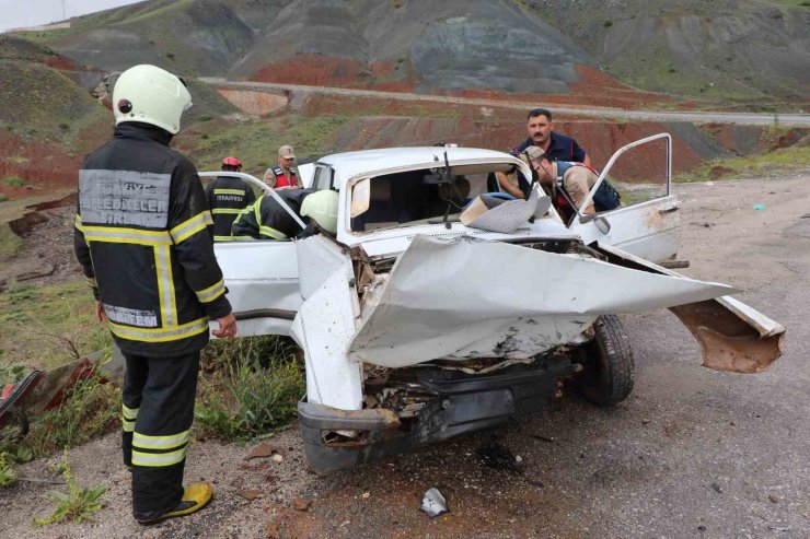 Erzincan’da trafik kazası: 2 yaralı