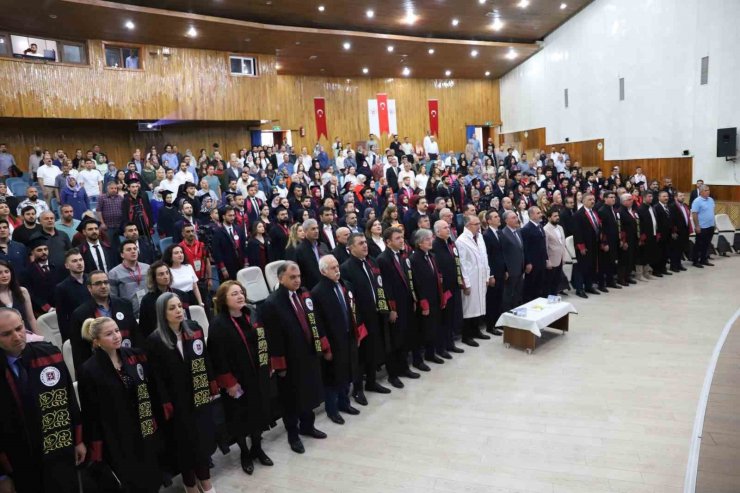 Elazığ’daki mezuniyet töreninde gözyaşları sel oldu