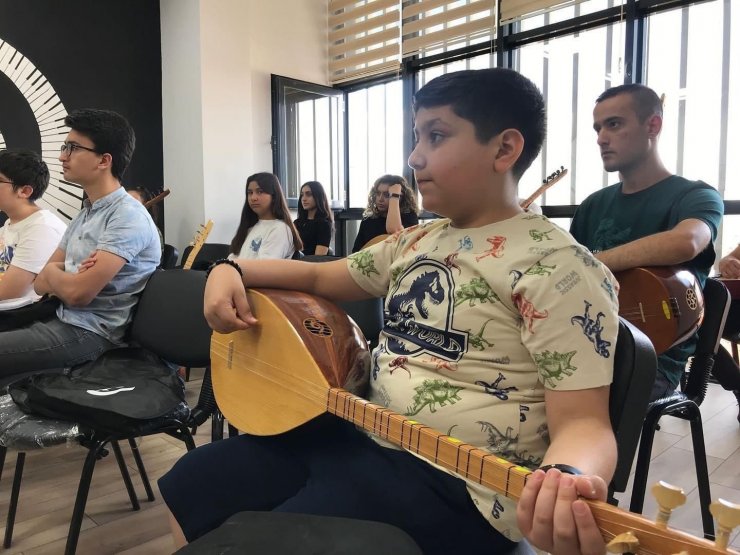 Elazığ’da bağlama kursları devam ediyor